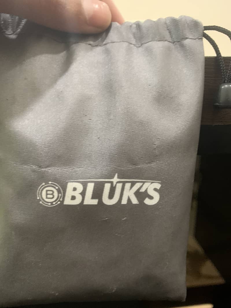 BLUK’S Wireless  Mic 2