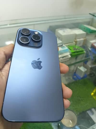 iphone 15 pro JV 256 gb