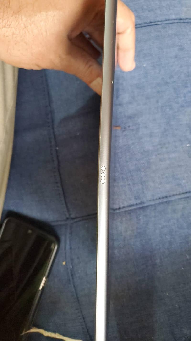Ipad 8 with box 3