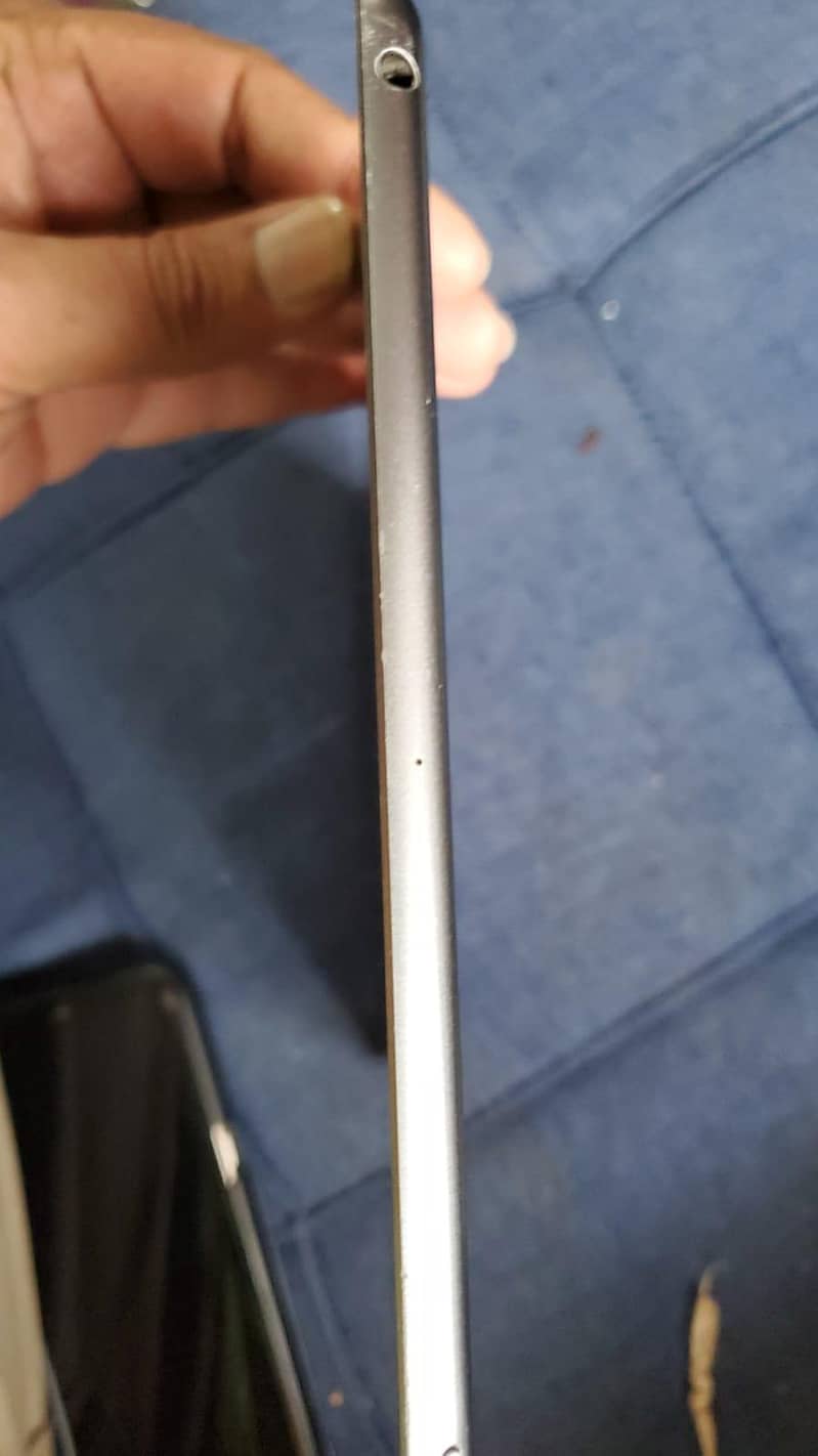 Ipad 8 with box 4