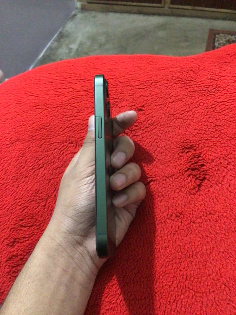 Apple iPhone 13 1