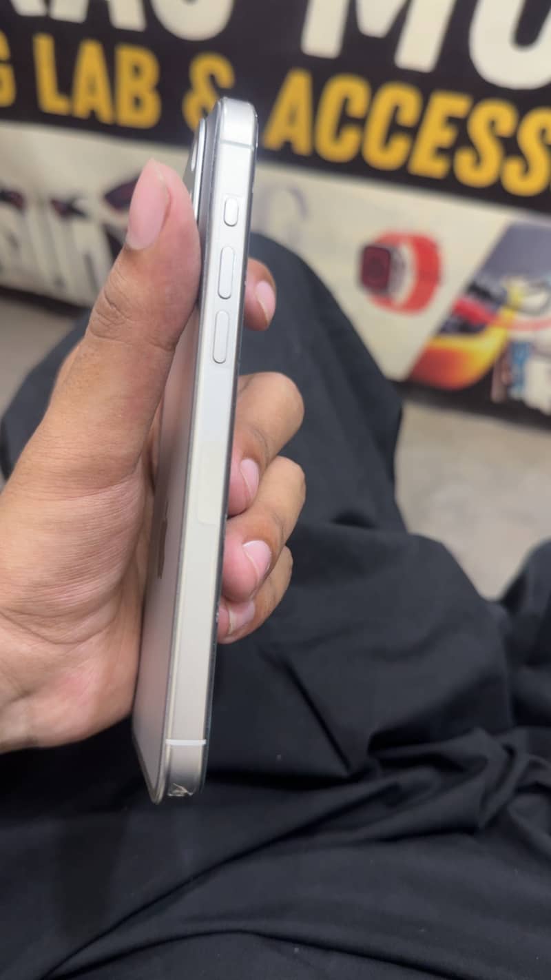 Apple iPhone 15 Pro Max 0