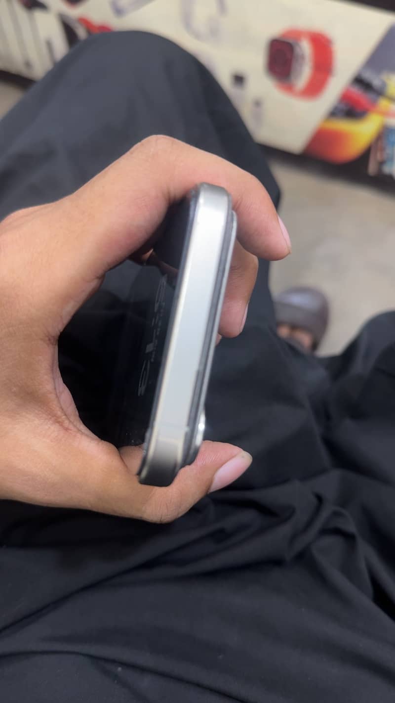 Apple iPhone 15 Pro Max 2