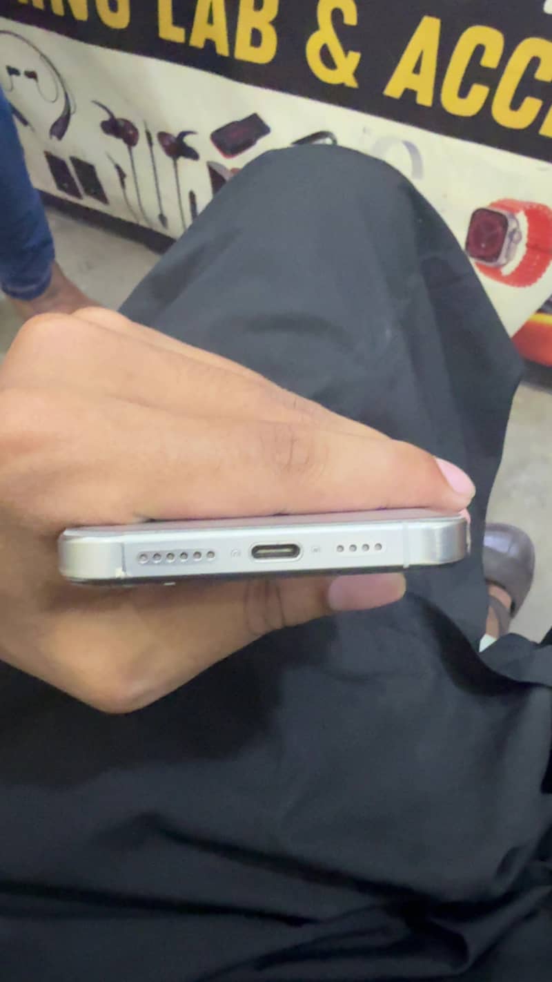 Apple iPhone 15 Pro Max 3