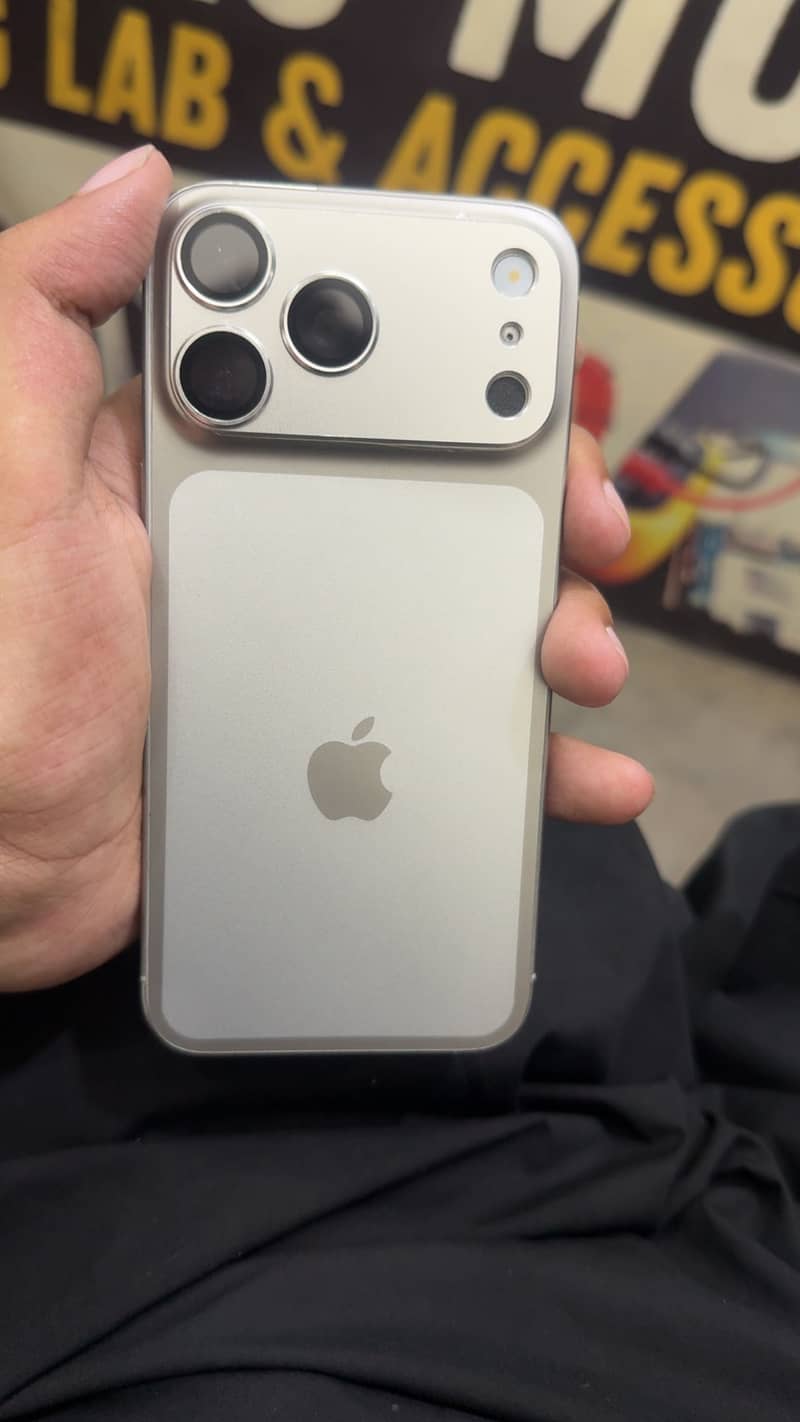 Apple iPhone 15 Pro Max 4