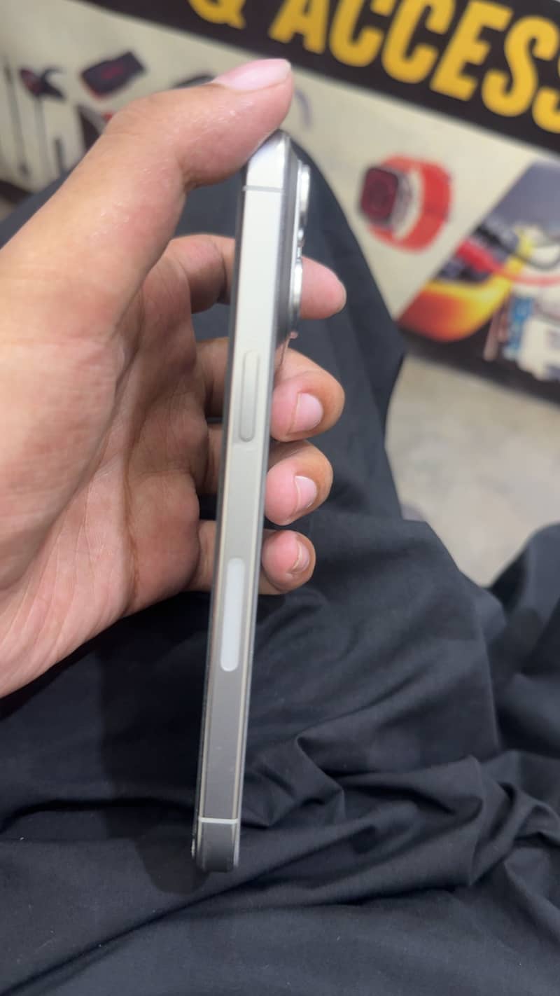 Apple iPhone 15 Pro Max 5