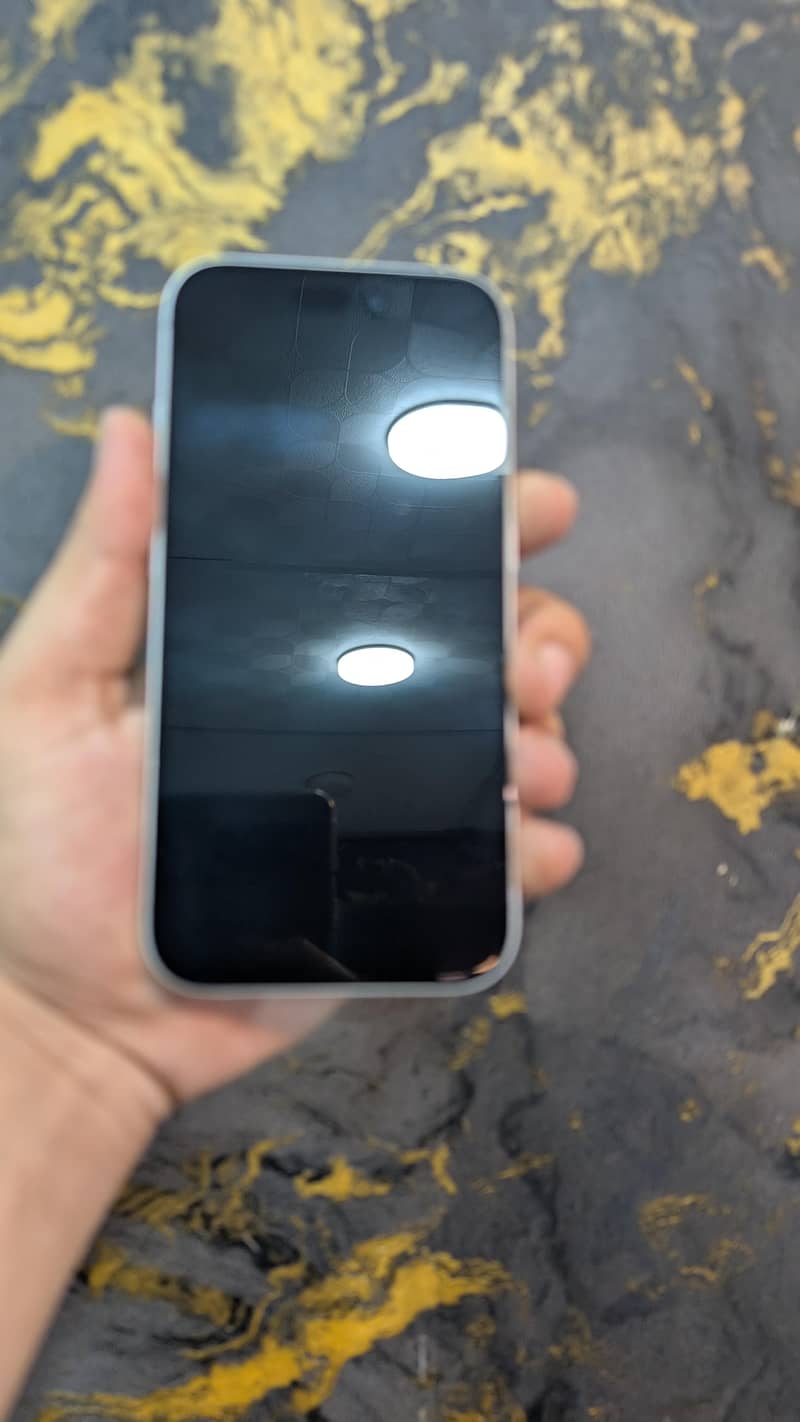 Apple iPhone 16 1