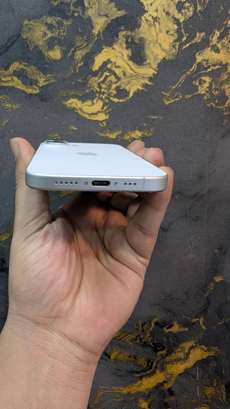 Apple iPhone 16 2