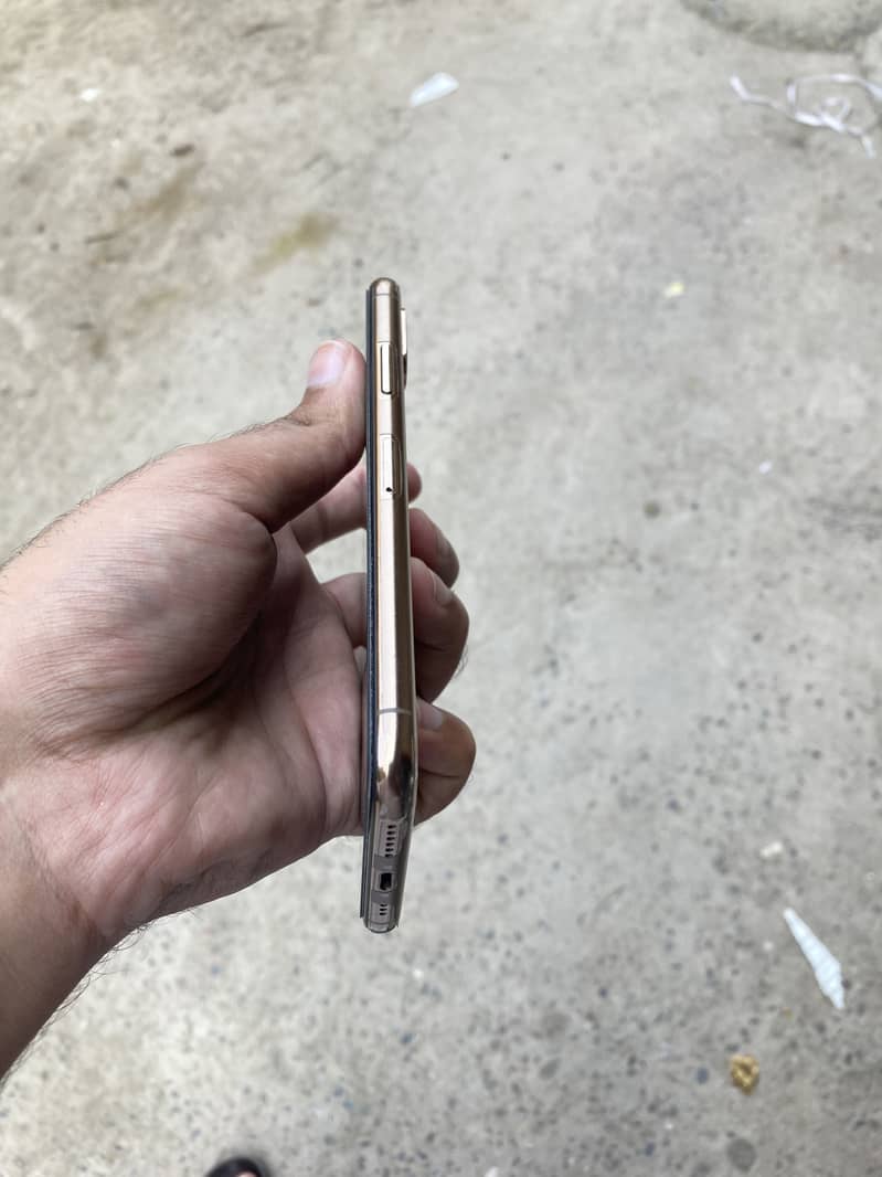 Apple iPhone XS 1