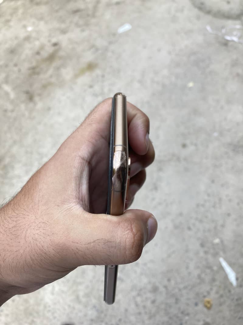 Apple iPhone XS 3