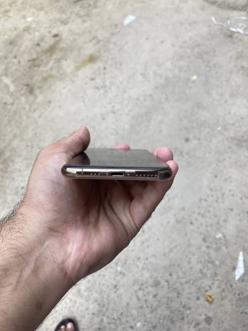 Apple iPhone XS 7