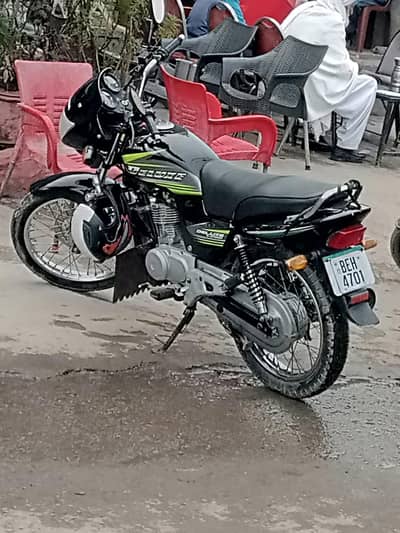 Honda deluxe good condition for sale argent . bio matric available