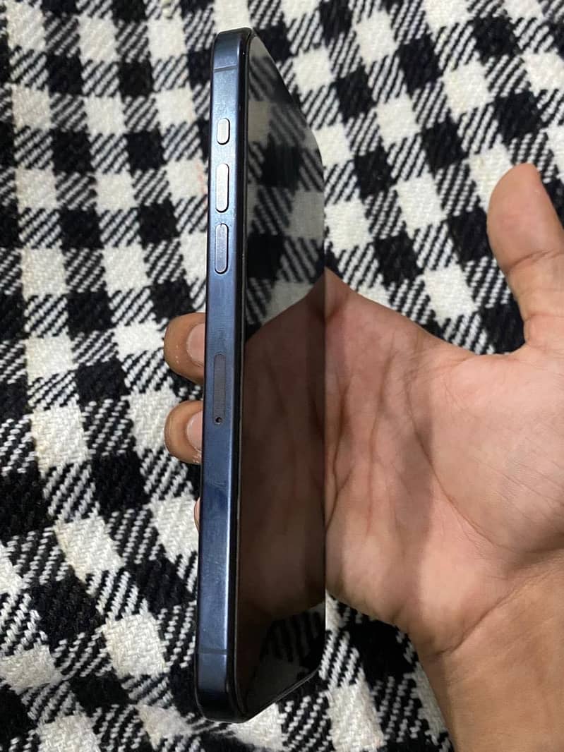 Apple iPhone 16 Pro Max 5