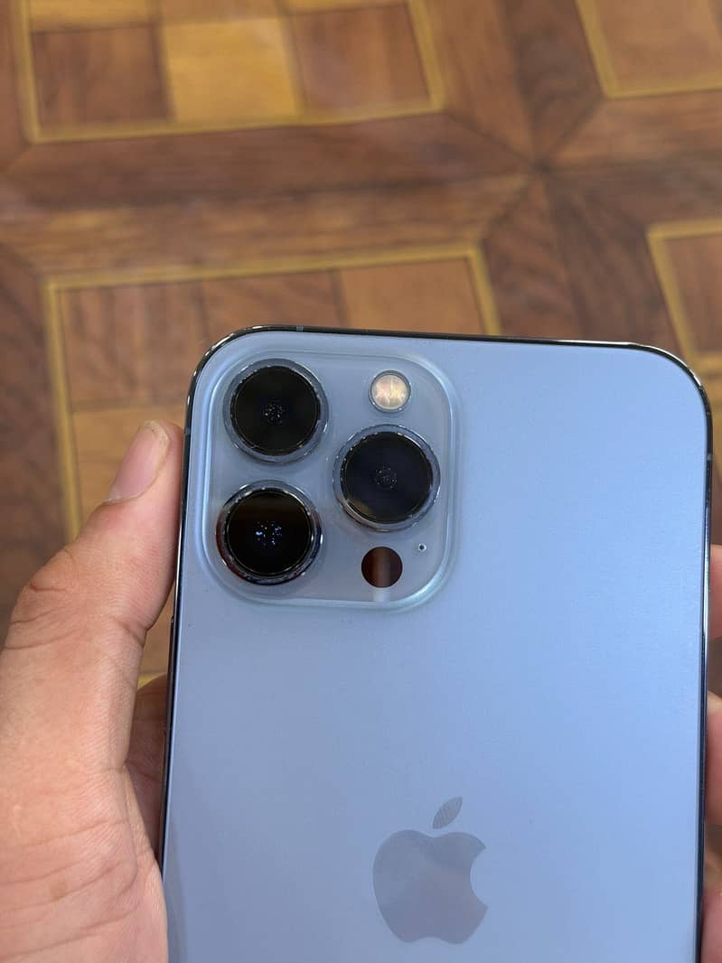 Apple iPhone 13 Pro Max 3