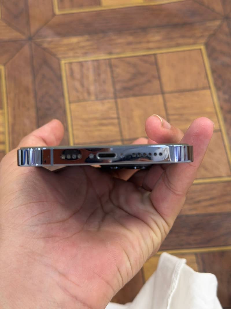 Apple iPhone 13 Pro Max 4