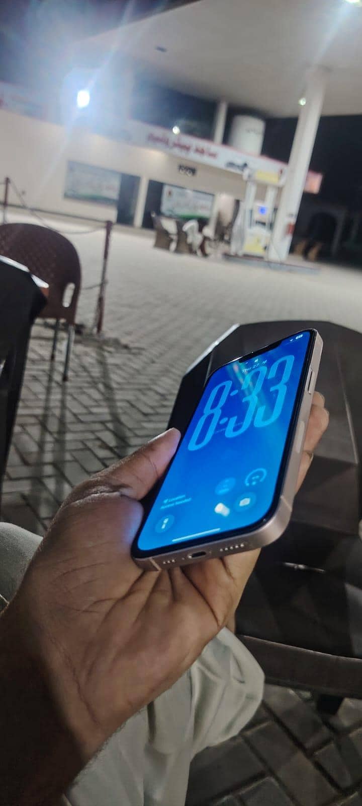 Apple iPhone 13 2