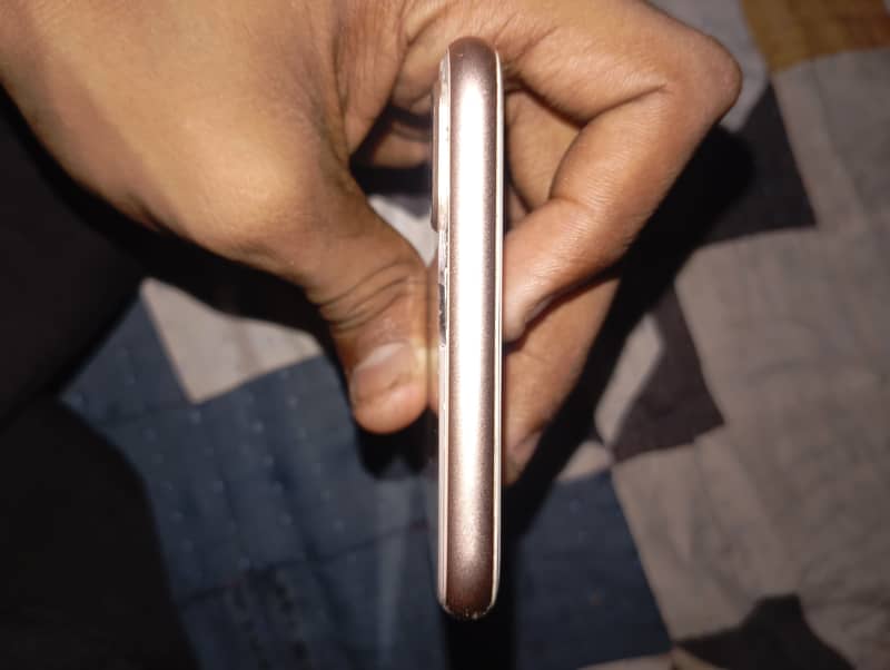 Apple iPhone 8 Plus 4