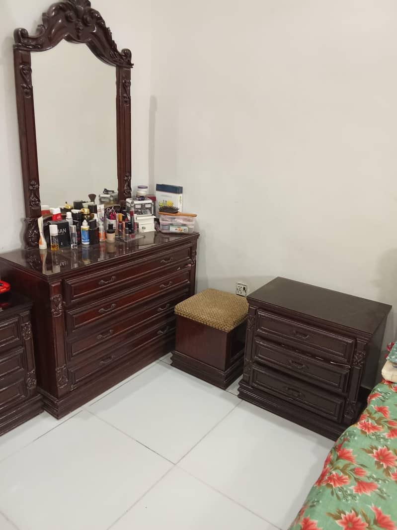 sheesham bed and dressing table 1
