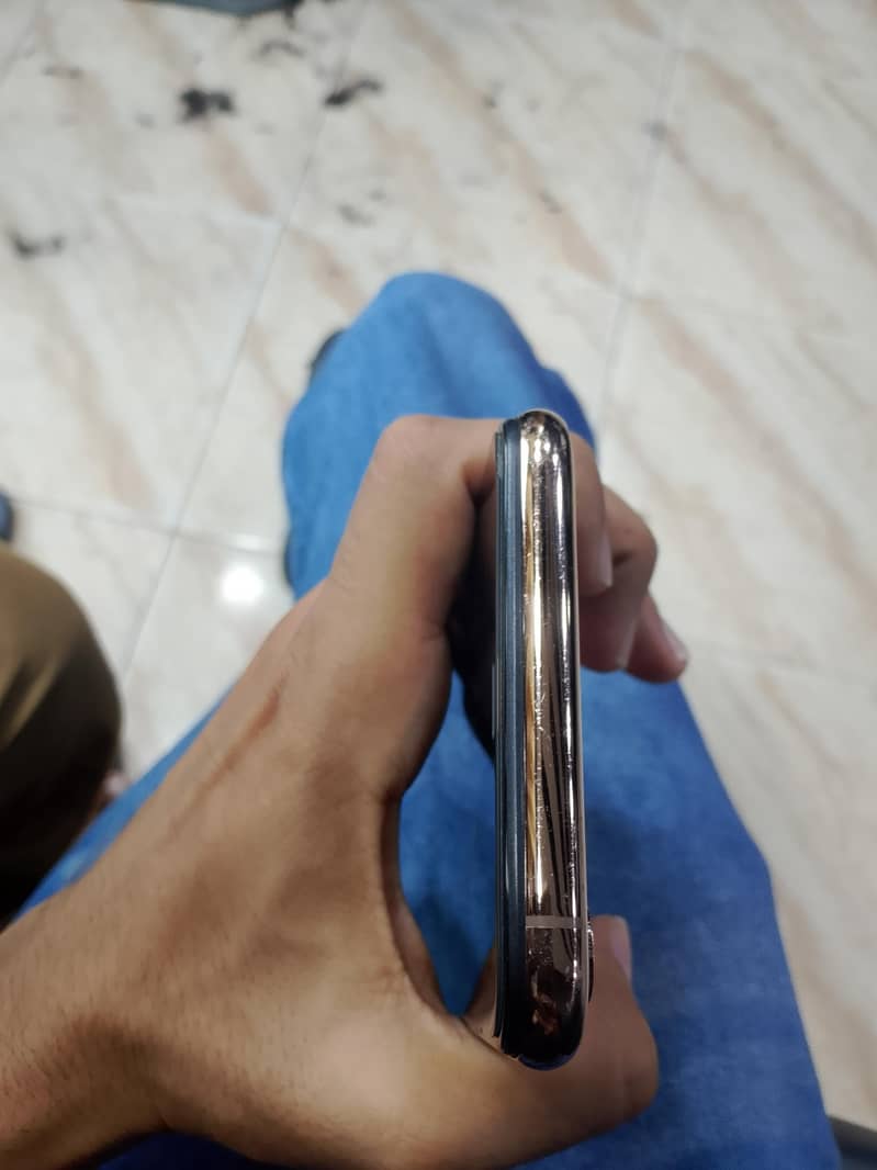 Apple iPhone XS Max 2