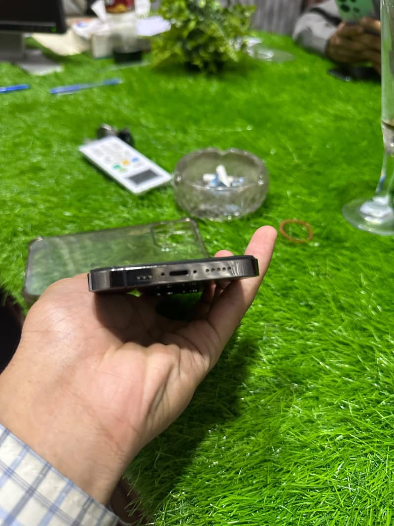 Apple iPhone 13 Pro 2