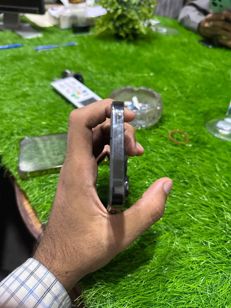 Apple iPhone 13 Pro 4
