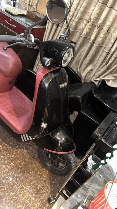 EVEE  Scooty 61 km driven fresh condition