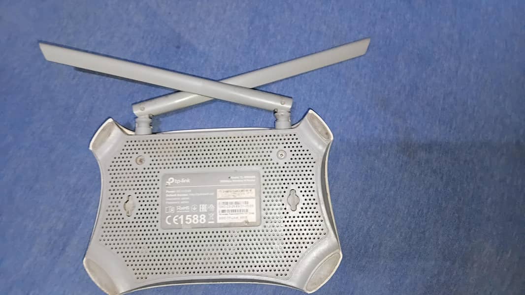 TP-LINK ROUTER 1