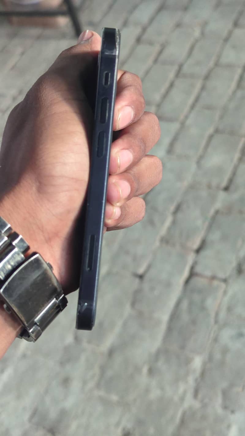Apple iPhone 12 mini 1