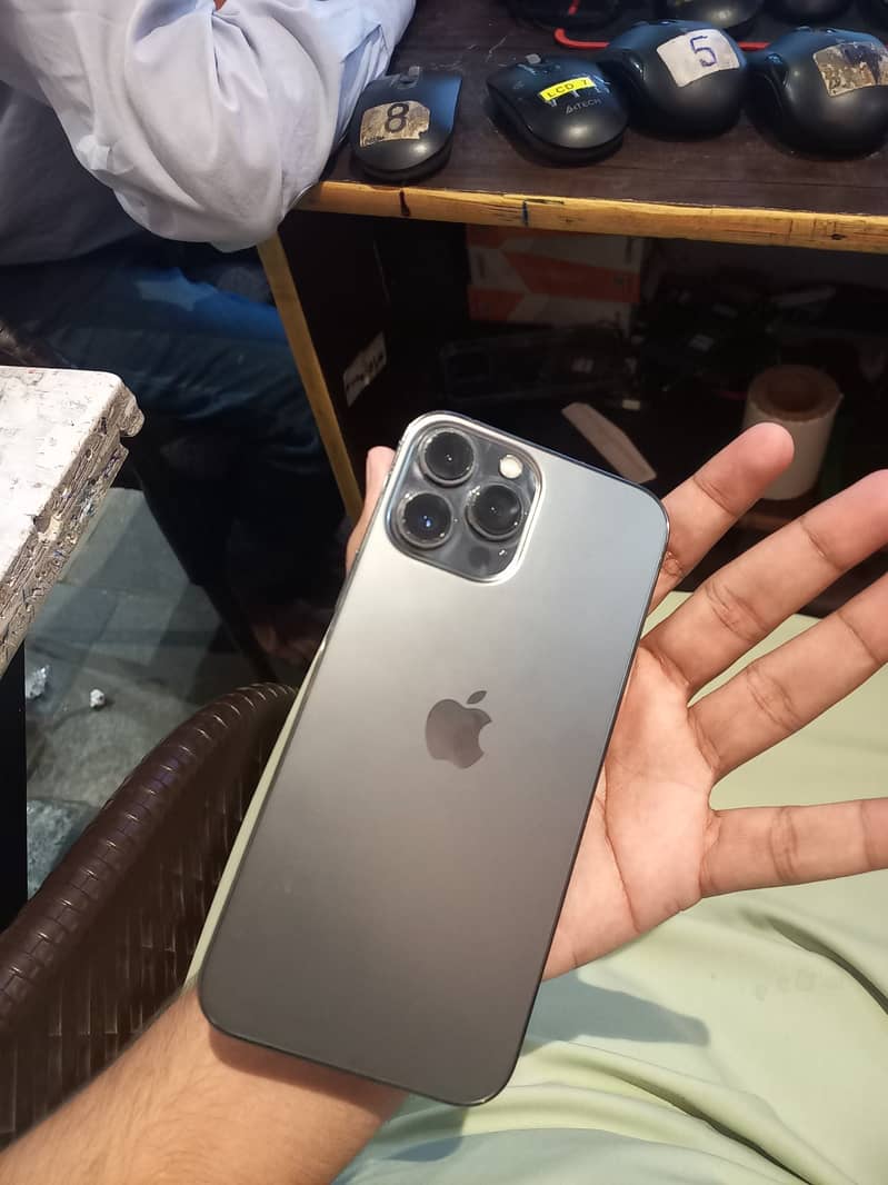 Apple iPhone 13 Pro Max 4