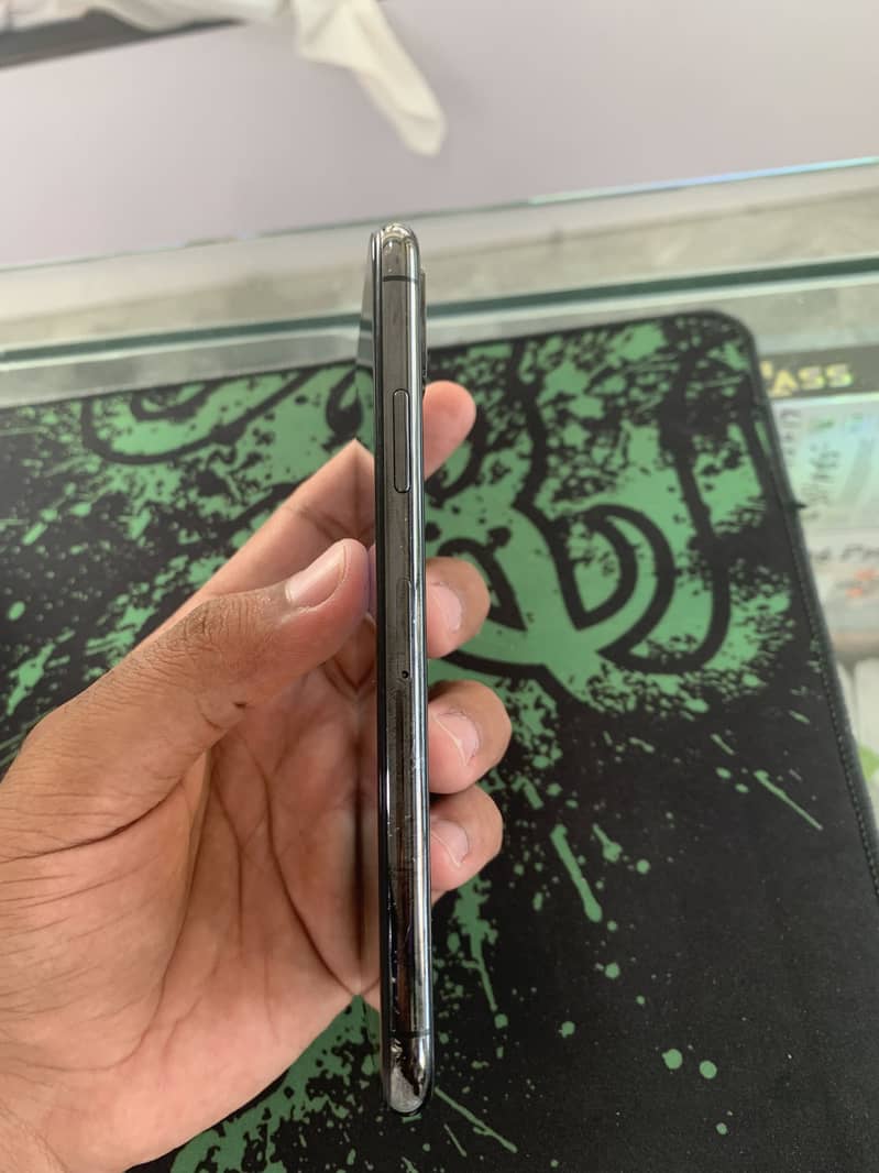 Apple iPhone X 3