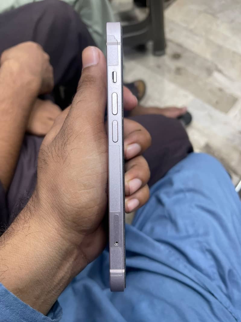 Apple iPhone 13 3