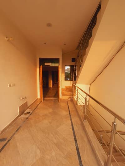 5 Marla Brand New Office Building for Rent