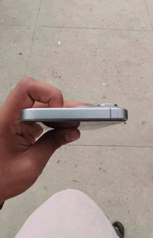 Apple iPhone 15 Pro Max 1