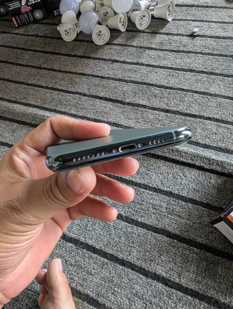 Apple iPhone 11 Pro Max 2