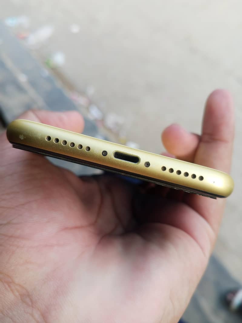 Apple iPhone 11 3