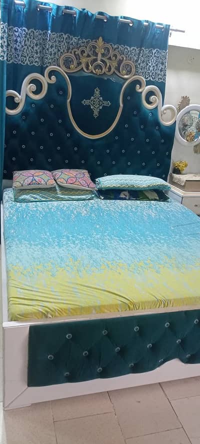 Bedroom set without Mattress