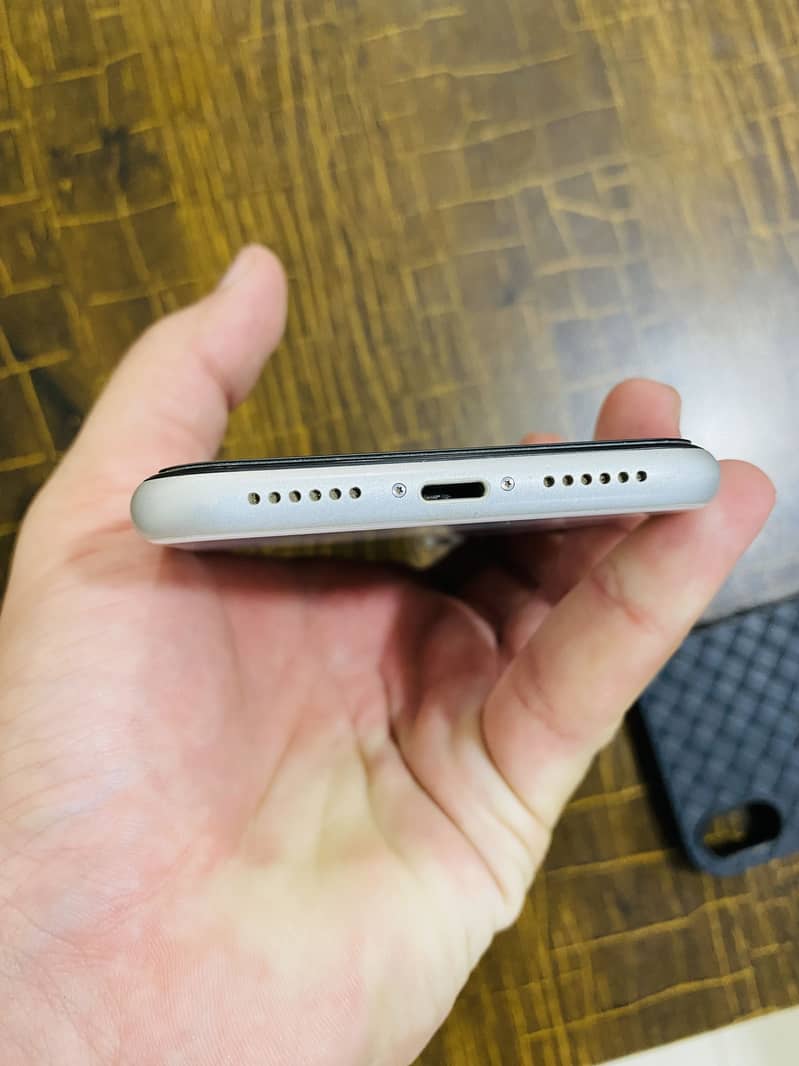 Apple iPhone XR 5