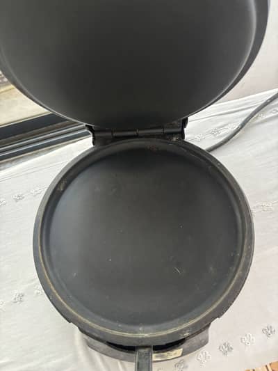 Geepas roti maker