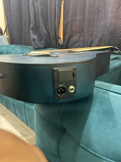 Semi acoustic guitar in new condition 10/10