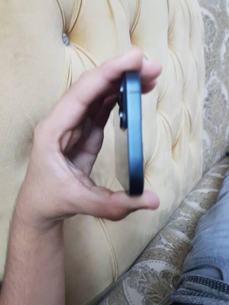 Apple iPhone 13 4