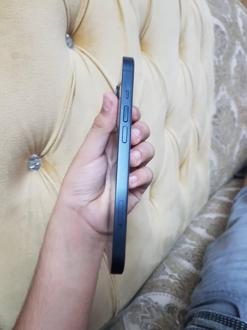 Apple iPhone 13 5