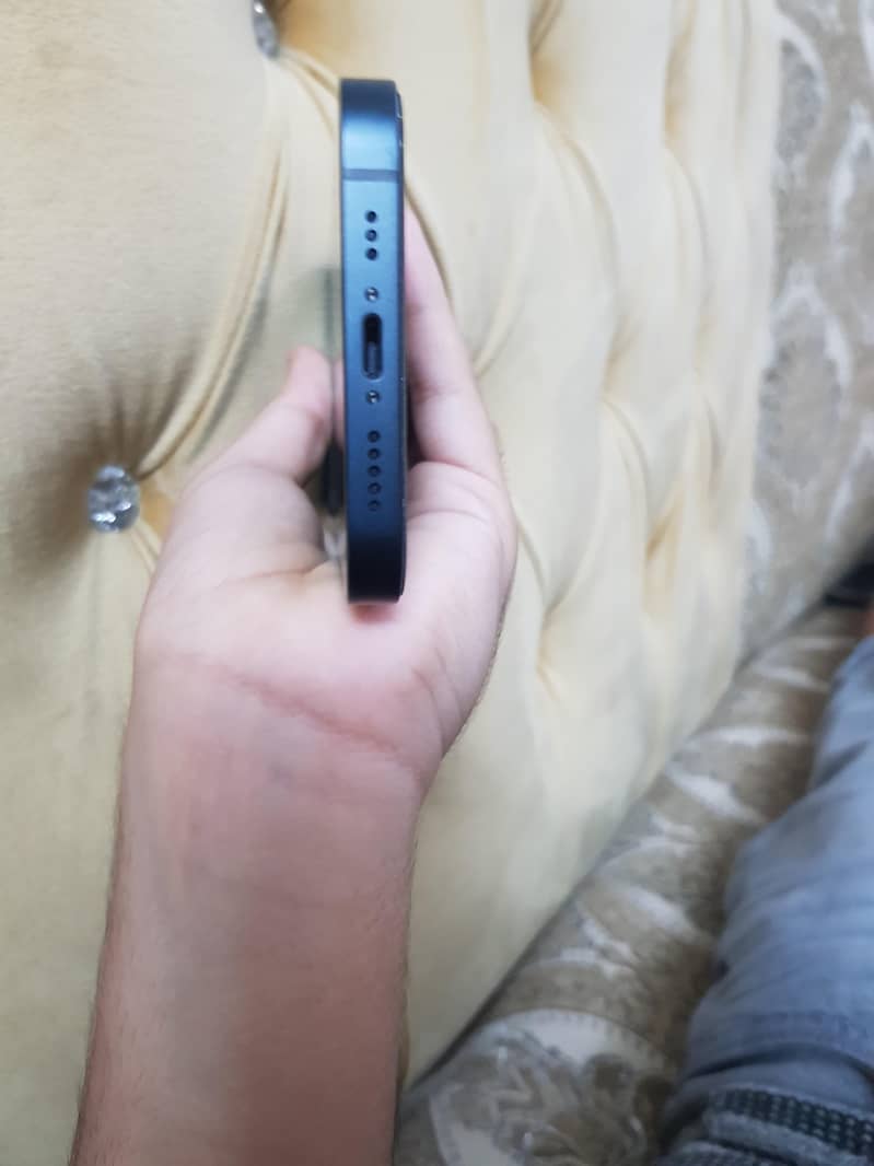 Apple iPhone 13 7
