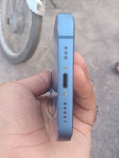 Apple iPhone 13