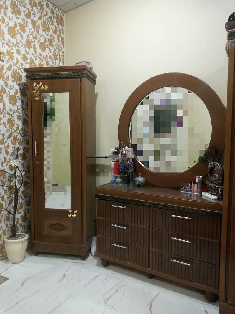 Single Wardrobe & Dressing Table 0