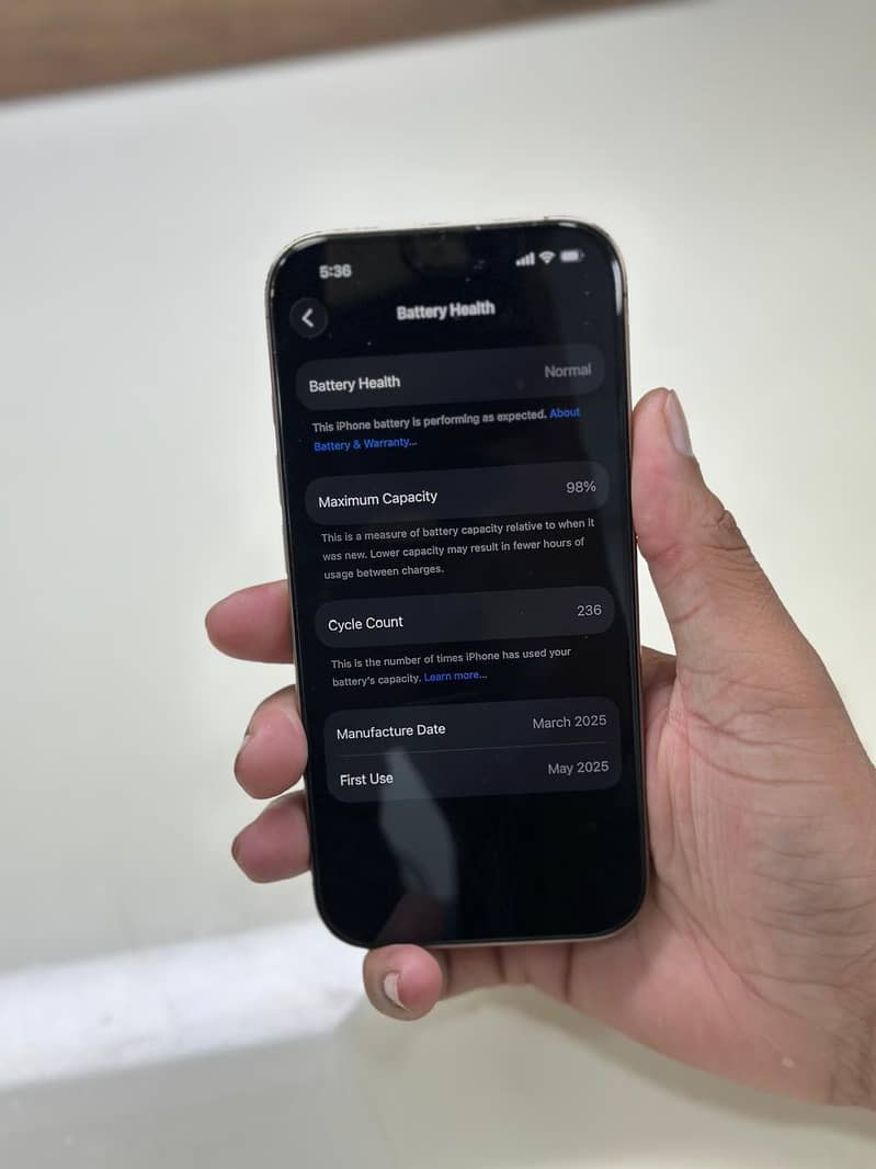 Apple iPhone 16 Pro 3