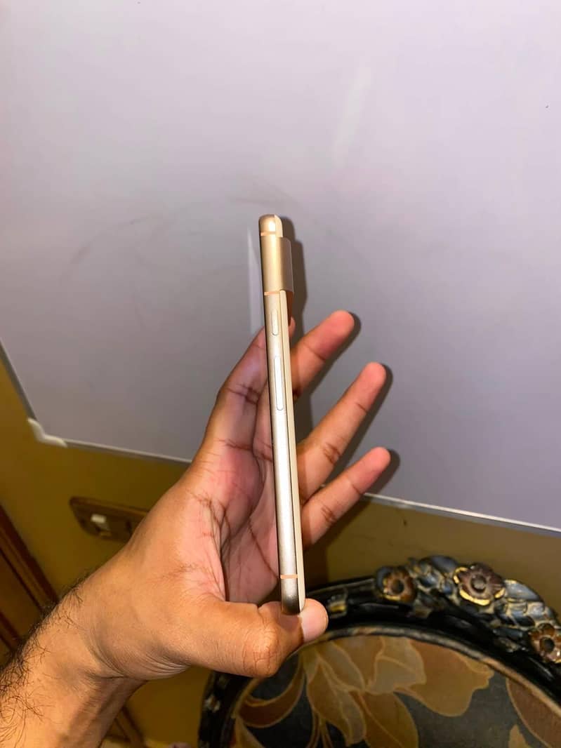 Google Pixel 8 4