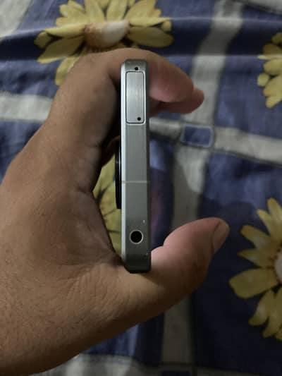 Sharp Aquos R7