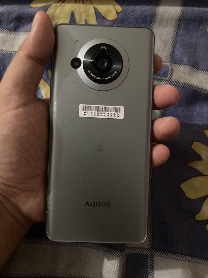 Sharp Aquos R7 1