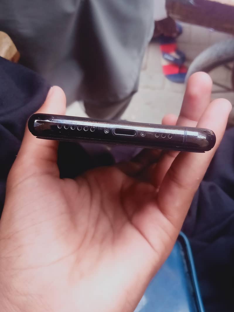 Apple iPhone 11 Pro 2