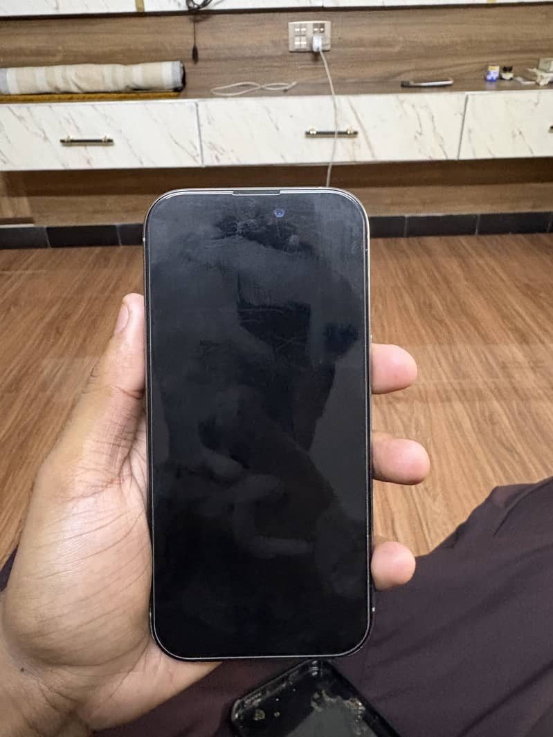 Apple iPhone 16 Pro 2